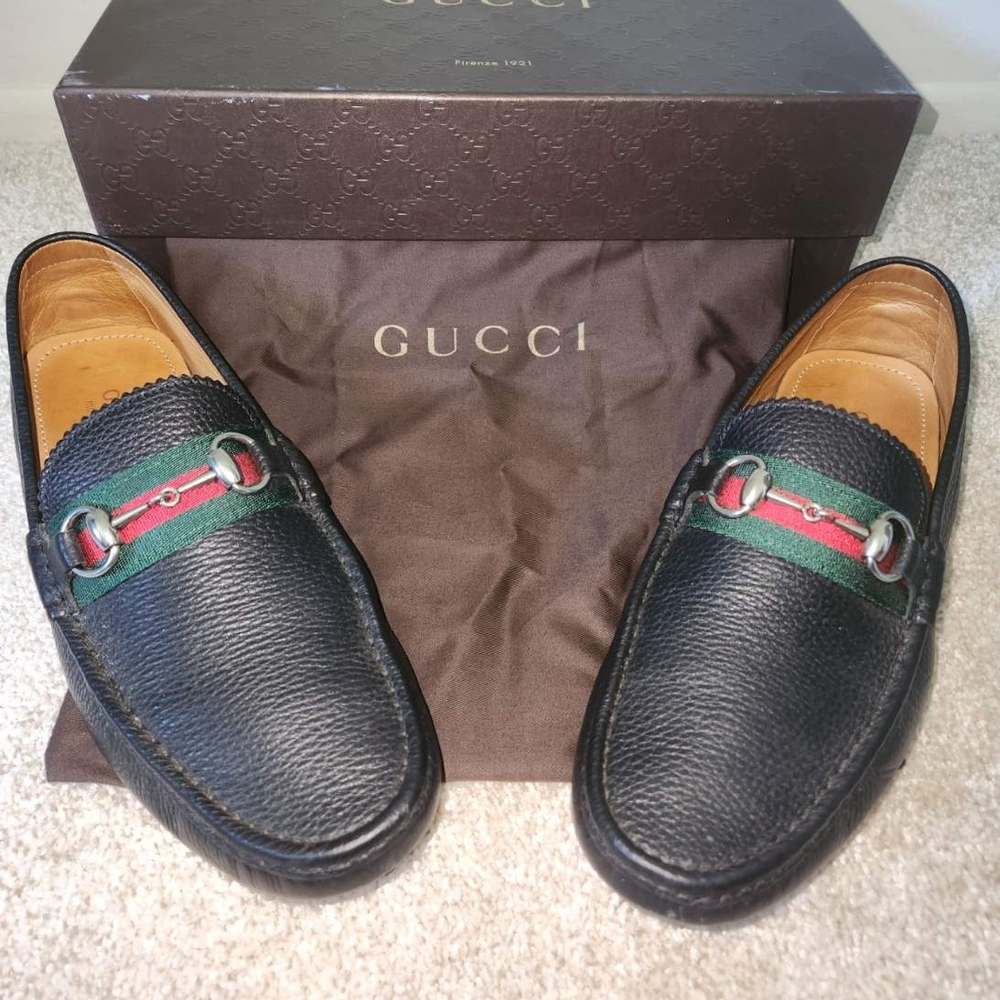 Gucci Men's Black Leather Loafers with Green and Red Stripes